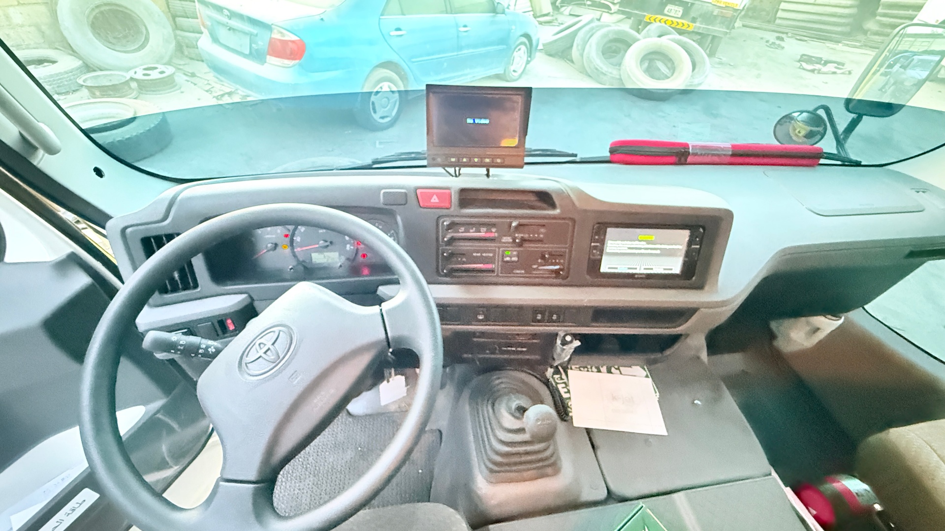 Driver cockpit with reverse monitor