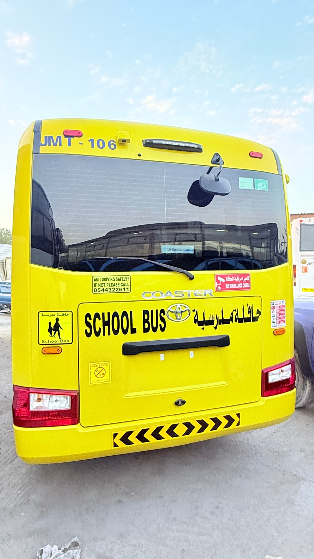 Rear — bilingual School Bus livery