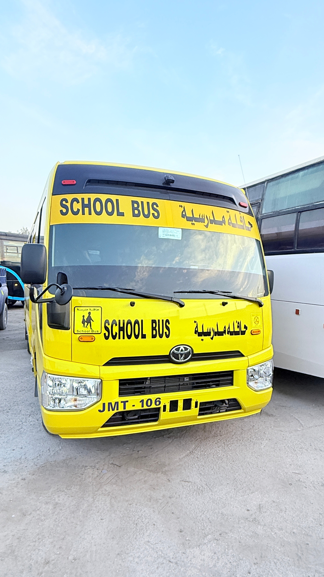 Toyota Coaster JMT-106 — small-capacity school bus